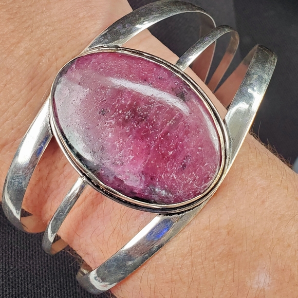 New Ruby Zoisite 925 Silver Cuff Bracelet. - Picture 2 of 16